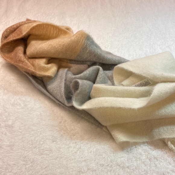 Old Navy Winter Polyester Scarf Wrap NWT - Picture 1 of 4